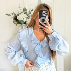 BLOUSE BLEU CIEL VOLANTS