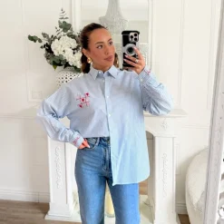 CHEMISE BLEUE RAYURES COEURS DANS LE DOS