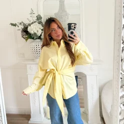 CHEMISE JAUNE À NOUER
