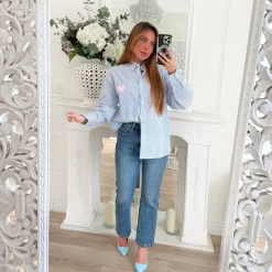 CHEMISE RAYURES BLEUES ÉCRITURES DANS LE DOS