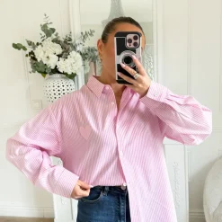 CHEMISE RAYURES PINK ÉCRITURES DANS LE DOS