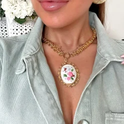 COLLIER GOLD AMULETTE