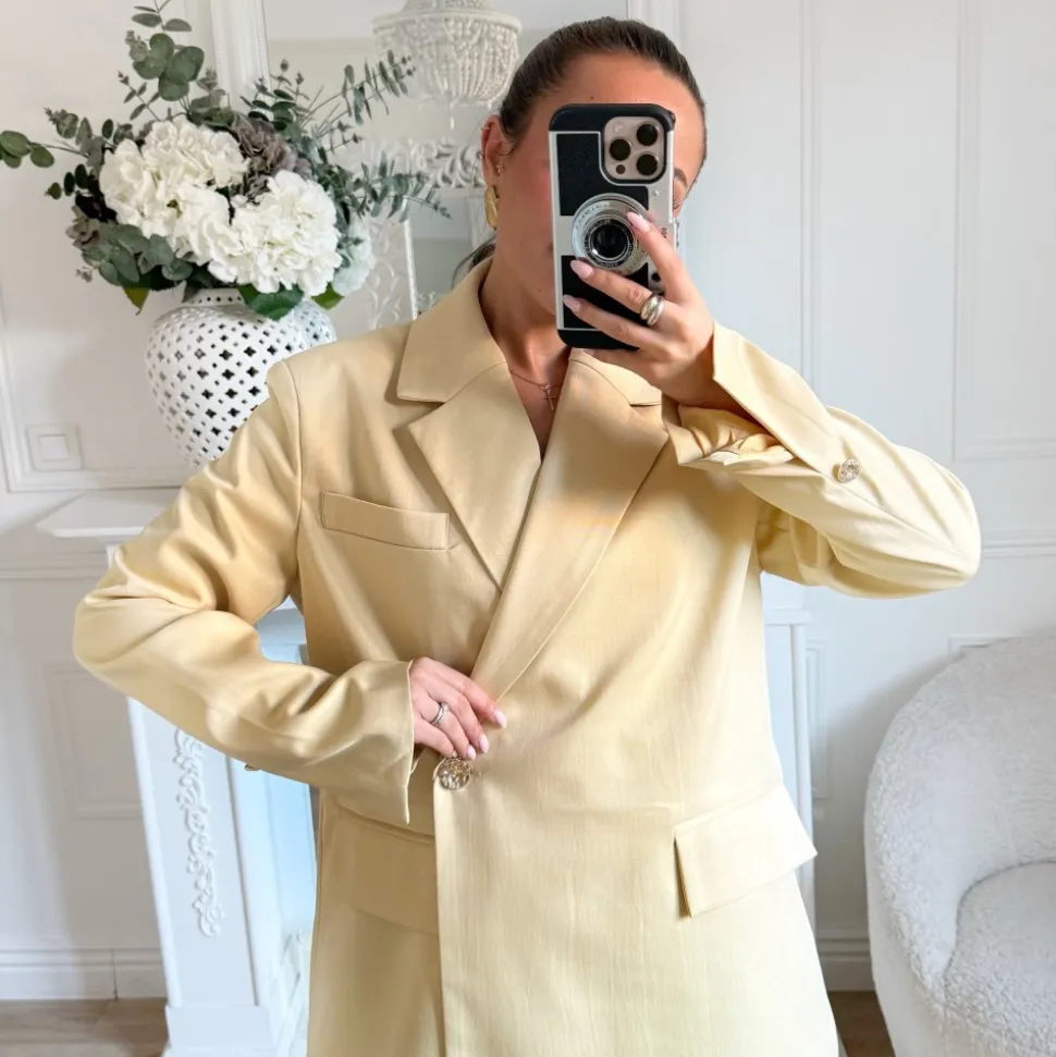 ENSEMBLE BLAZER ET BERMUDA JAUNE BEURRE