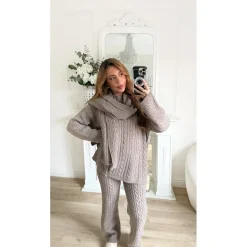 ENSEMBLE PANTALON PULL ET ÉCHARPE TAUPE EMMA