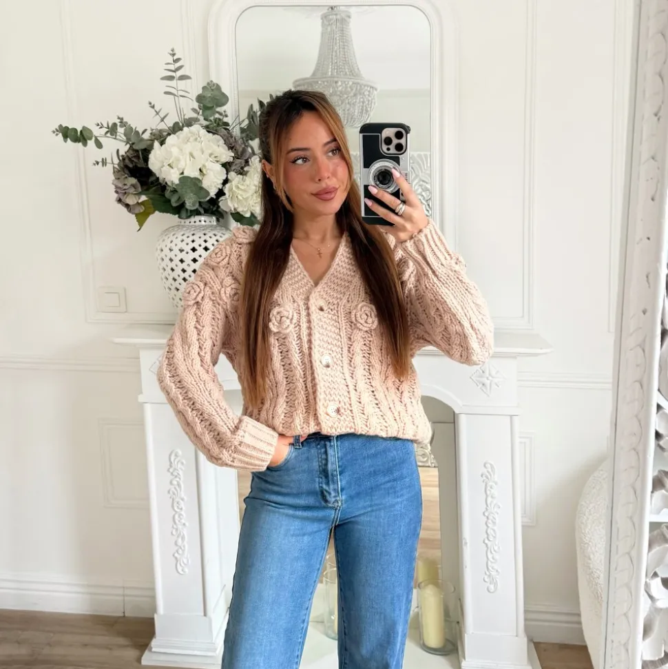 GILET MAILLE FLEURS EN RELIEF