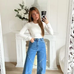 JEAN COUPE DROITE CLOUTÉ