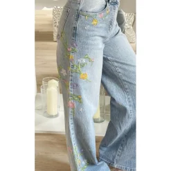 JEAN DÉTAILS FLEURS COUPE BARREL JESS