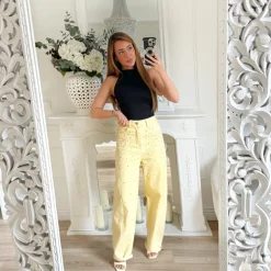 JEAN JAUNE PASTEL BARREL STRASS ET PERLES