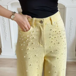 JEAN JAUNE PASTEL BARREL STRASS ET PERLES