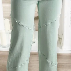 JEAN VERT PASTEL CLOUTÉ