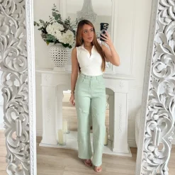 JEAN VERT PASTEL CLOUTÉ