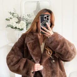 LONG MANTEAU FOURRURE CHOCO AVEC BOUTONS