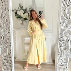 LONGUE ROBE JAUNE OFFICIER BOUTONS DORÉS