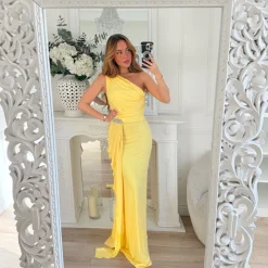 LONGUE ROBE MONOMANCHE JAUNE STRASS