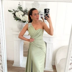 LONGUE ROBE VERT SAUGE STRASS MANCHE