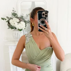 LONGUE ROBE VERT SAUGE STRASS MANCHE