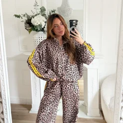 PANTALON JOGGING LÉOPARD BANDES JAUNES