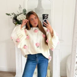 PULL BLANC GROSSE MAILLE FLEURS EN RELIEFS