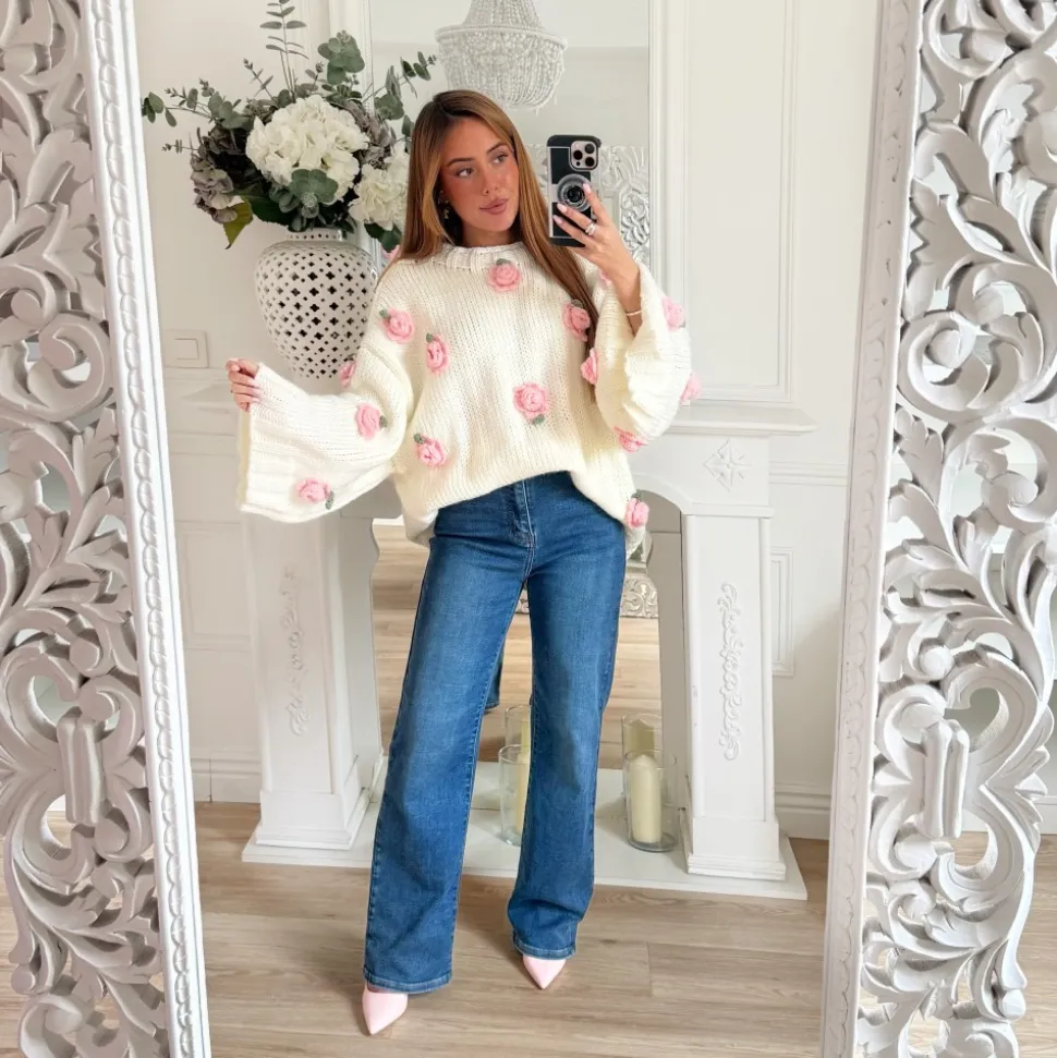 PULL BLANC GROSSE MAILLE FLEURS EN RELIEFS