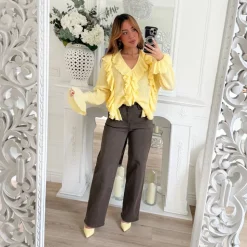 PULL COL V JAUNE VOLANTS