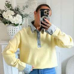 PULL JAUNE DETAILS EN JEAN