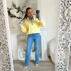 PULL JAUNE DETAILS EN JEAN
