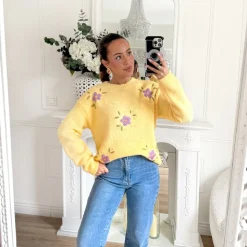 PULL JAUNE FLEURS BRODÉES