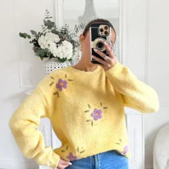 PULL JAUNE FLEURS BRODÉES