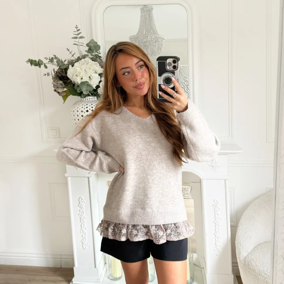 PULL TAUPE AVEC DENTELLE