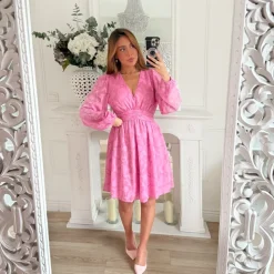 ROBE FUSHIA MOTIFS EN RELIEF