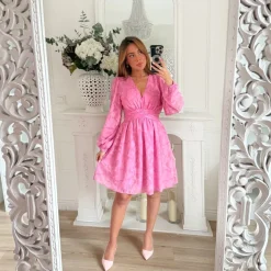 ROBE FUSHIA MOTIFS EN RELIEF