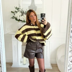 SHORT SIMILI CUIR CHOCO AVEC CEINTURE AMELINE