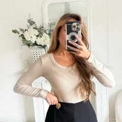 TOP BASIQUE BEIGE COTELÉ