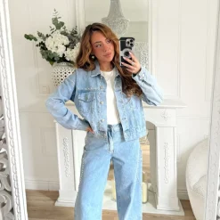 VESTE EN JEAN CLOUTÉE