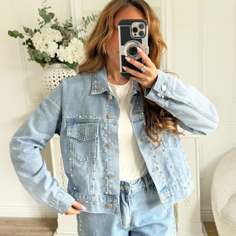VESTE EN JEAN CLOUTÉE